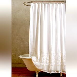 ANTHROPOLOGIE caprice Shower Curtain cloud off-white embroidered ruffled